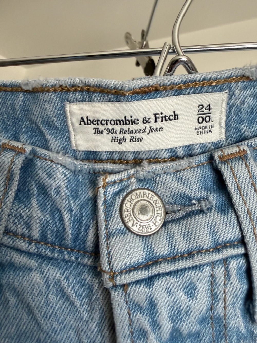 Abercrombie 90s Relaxed Jeans - High-Rise Straight Leg Jeans - Picture 4 of 4